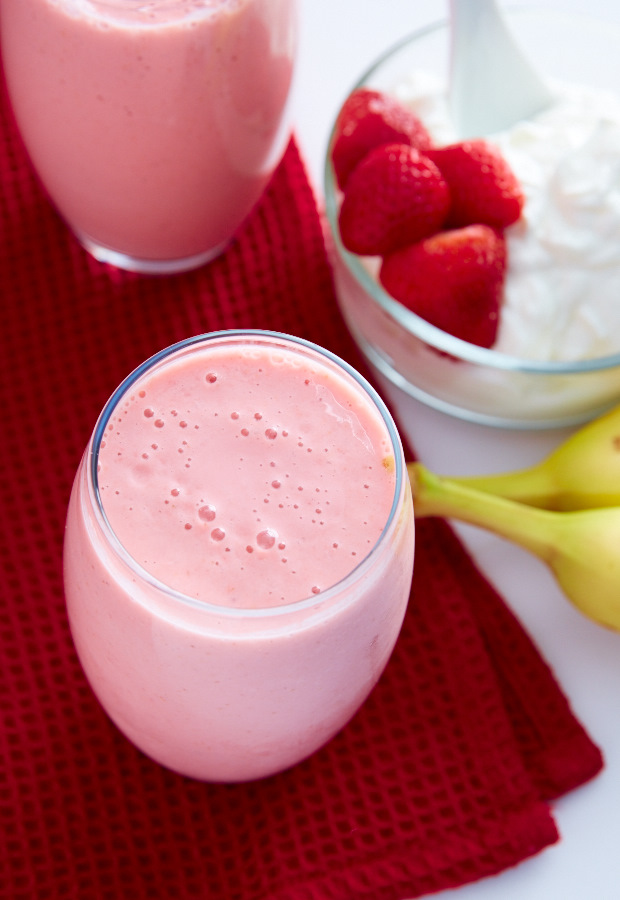 Homemade Strawberry Banana Yogurt Smoothie - IFOODBLOGGER