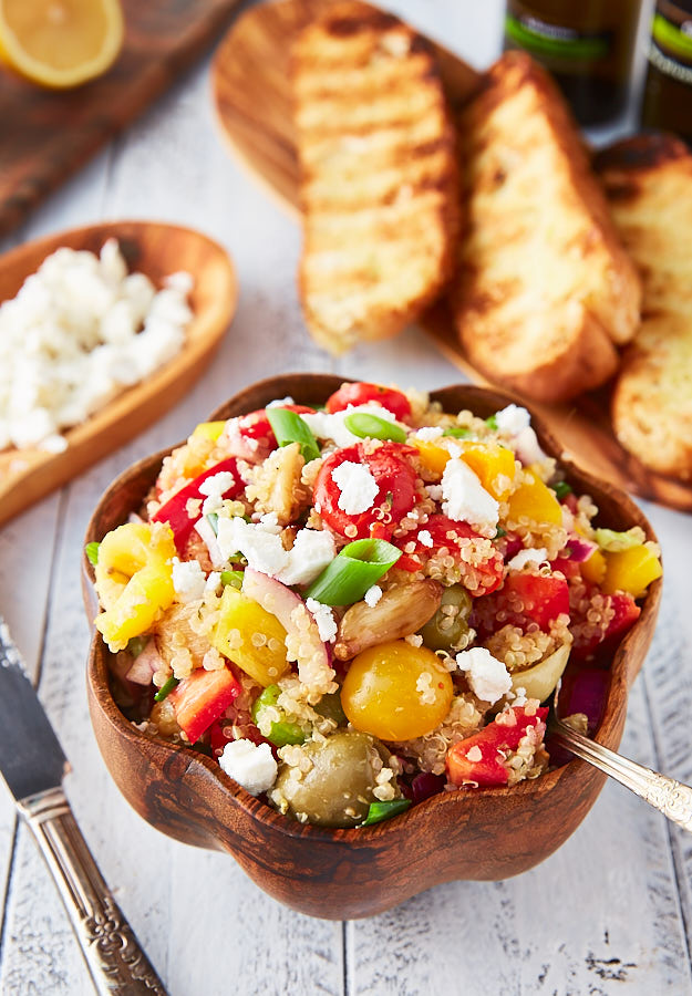 Mediterranean Quinoa Salad Reloaded - i FOOD Blogger