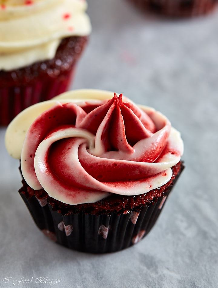 Red velvet cupcakes - mixed color
