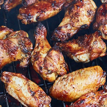 Irresistible, smoky, crispy and addictive chicken wings on the grill. Marinated in olive oil, herbs and soy sauce. Lip-smacking delicious!