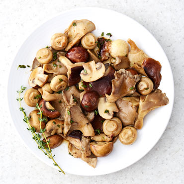 Very quick to prepare, these sous vide mushrooms are packed with flavor and are a pure delight. Excellent with steaks, scrambled eggs, sauces and more.