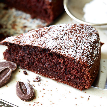 Chocolate Dump Cake: this old-fashioned cake is very easy to make with the ingredients on hand and has a very nice, balanced taste and moist interior.