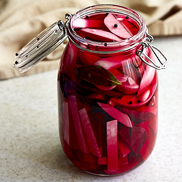 Delicious and super easy to prepare pickled turnips.