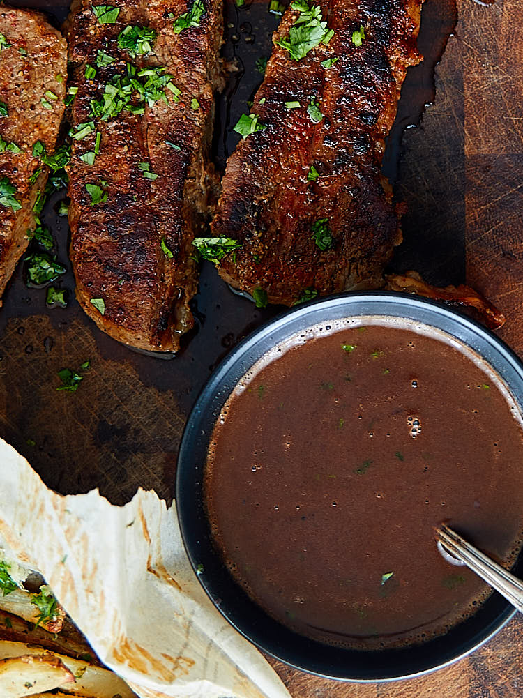 Simple Red Wine Pan Sauce i FOOD Blogger