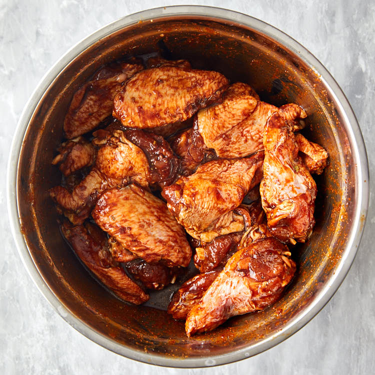 Perfectly Broiled Chicken Wings i FOOD Blogger