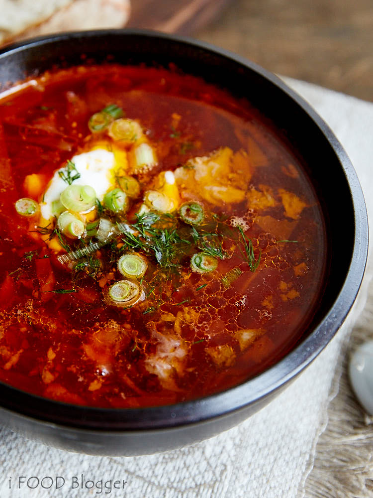 Traditional Ukrainian Borsch | ifoodblogger.com