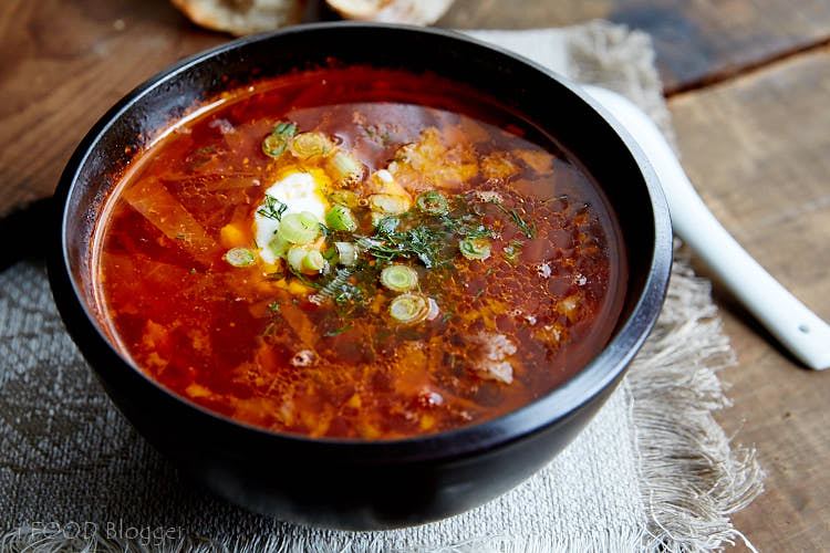 Traditional Ukrainian Borsch | ifoodblogger.com