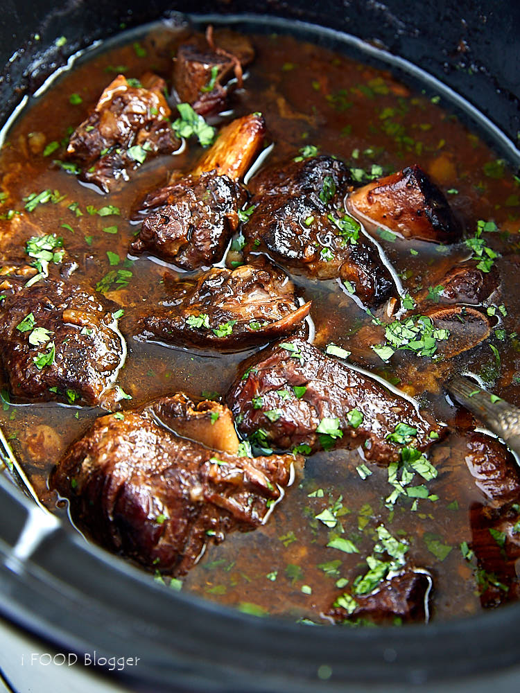 Slow Cooker Beef Short Ribs i FOOD Blogger