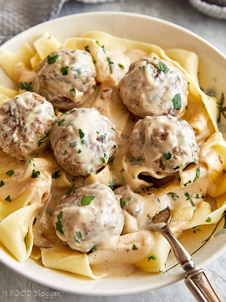Swedish Meatballs with Cream of Mushroom Soup - i FOOD Blogger