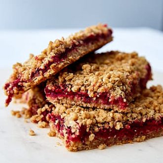 Starbucks Michigan Cherry Oat Bar Copycat Recipe. This is the best version. Period. | ifoodblogger.com